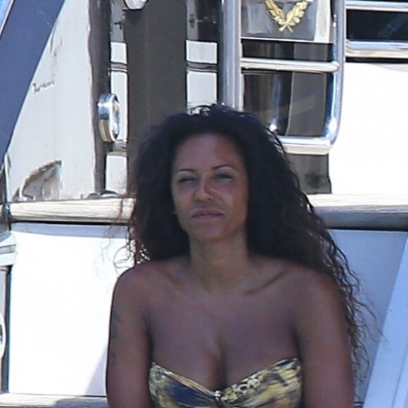 Melanie Brown (Mel B) et son mari Stephen Belafonte en vacances sur un yacht avec des amis à Ibiza le 3 juillet 2016.