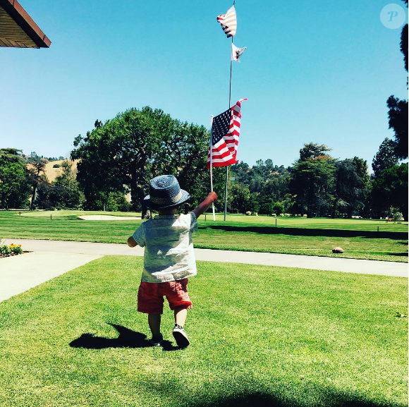 Justin Timberlake a publié une photo de son fils Silas Randall sur sa page Instagram, le 4 juillet 2016. Le petit garçon a fait ses premiers pas.