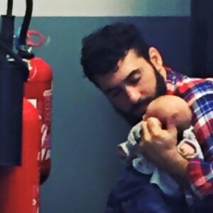 Bixente, le fils de Natasga St-Pier, avec son père Grégory - Photo publiée le 4 décembre 2015