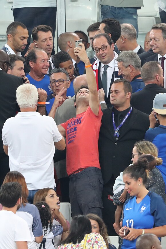 François Hollande à la demi-finale de l'Euro 2016 Allemagne-France au stade Vélodrome à Marseille, France, le 7 juillet 2016. © Cyril Moreau/Bestimage