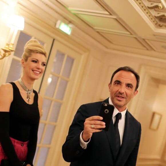 Exclusif - Nikos Aliagas et sa compagne Tina Grigoriou - Dîner du Global Gift Gala au profit de L'Unicef France Frimousses de Créateurs, de The Global Gift Foundation et The Eva Longoria Foundation, organisé au Four Seasons Hôtel George V à Paris, le 25 mai 2015.