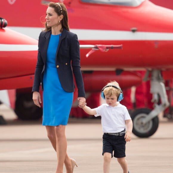 Catherine Kate Middleton, duchesse de Cambridge, Le prince William, duc de Cambridge et leur fils le prince George assistent au Royal International Air Tattoo le 8 juillet 2016.