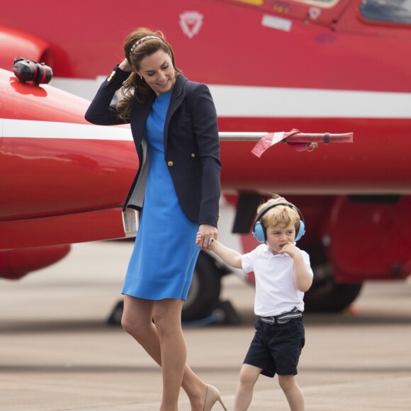 Catherine Kate Middleton, duchesse de Cambridge, Le prince William, duc de Cambridge et leur fils le prince George assistent au Royal International Air Tattoo le 8 juillet 2016.