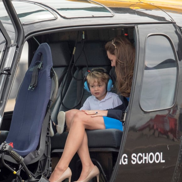 Catherine Kate Middleton, duchesse de Cambridge, Le prince William, duc de Cambridge et leur fils le prince George assistent au Royal International Air Tattoo le 8 juillet 2016.