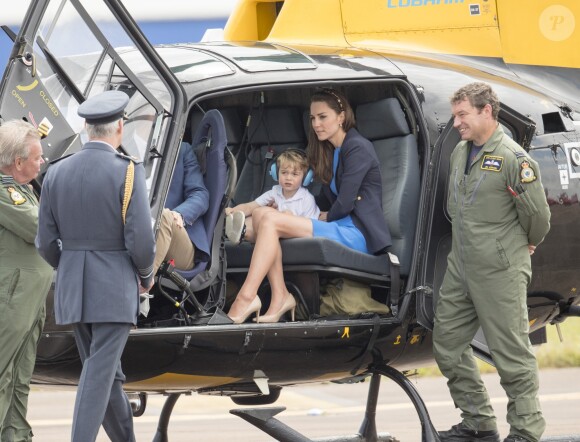 Catherine Kate Middleton, duchesse de Cambridge, Le prince William, duc de Cambridge et leur fils le prince George assistent au Royal International Air Tattoo le 8 juillet 2016.