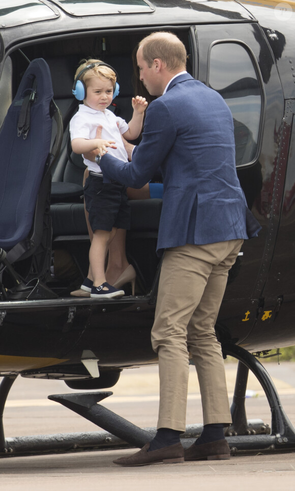 Catherine Kate Middleton, duchesse de Cambridge, Le prince William, duc de Cambridge et leur fils le prince George assistent au Royal International Air Tattoo le 8 juillet 2016.