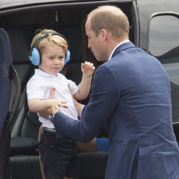 Catherine Kate Middleton, duchesse de Cambridge, Le prince William, duc de Cambridge et leur fils le prince George assistent au Royal International Air Tattoo le 8 juillet 2016.