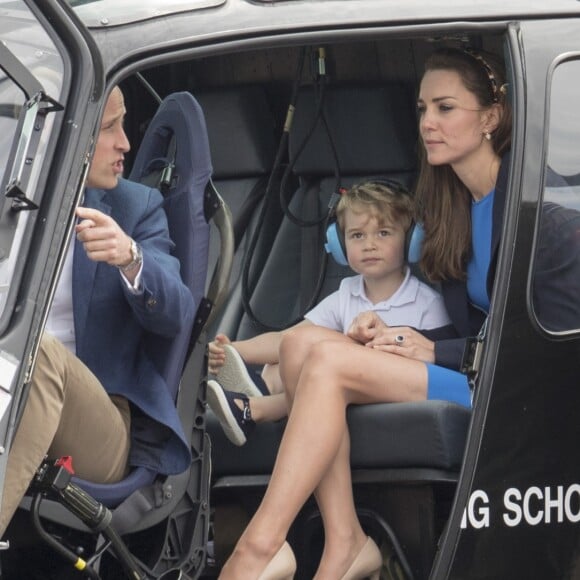 Catherine Kate Middleton, duchesse de Cambridge, Le prince William, duc de Cambridge et leur fils le prince George assistent au Royal International Air Tattoo le 8 juillet 2016.