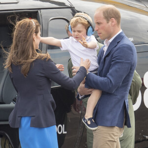 Catherine Kate Middleton, duchesse de Cambridge, Le prince William, duc de Cambridge et leur fils le prince George assistent au Royal International Air Tattoo le 8 juillet 2016.