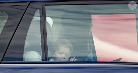Catherine Kate Middleton, duchesse de Cambridge, Le prince William, duc de Cambridge et leur fils le prince George assistent au Royal International Air Tattoo le 8 juillet 2016.