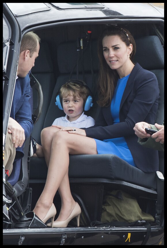 Kate Middleton, duchesse de Cambridge, Le prince William, duc de Cambridge et leur fils le prince George assistent au Royal International Air Tattoo le 8 juillet 2016.