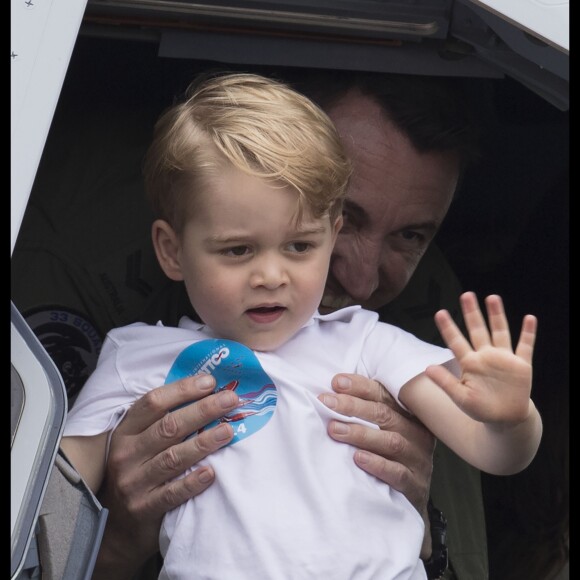 Kate Middleton, duchesse de Cambridge, Le prince William, duc de Cambridge et leur fils le prince George assistent au Royal International Air Tattoo le 8 juillet 2016.