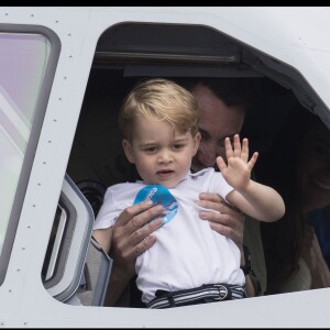 Kate Middleton, duchesse de Cambridge, Le prince William, duc de Cambridge et leur fils le prince George assistent au Royal International Air Tattoo le 8 juillet 2016.