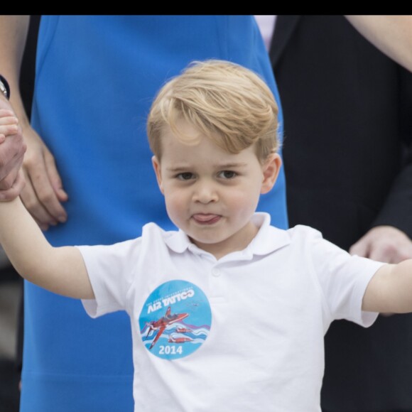 Kate Middleton, duchesse de Cambridge, Le prince William, duc de Cambridge et leur fils le prince George assistent au Royal International Air Tattoo le 8 juillet 2016.
