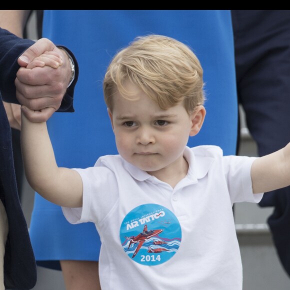 Kate Middleton, duchesse de Cambridge, Le prince William, duc de Cambridge et leur fils le prince George assistent au Royal International Air Tattoo le 8 juillet 2016.