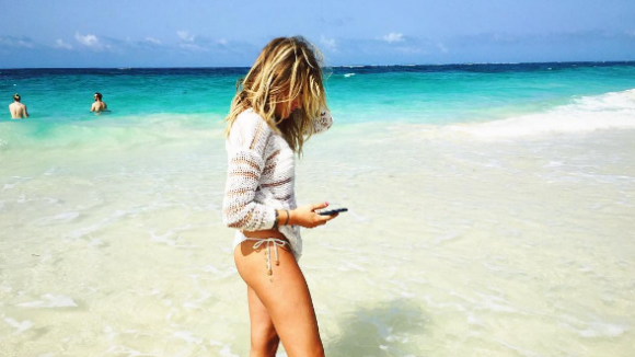 Chloë Grace Moretz sexy en bikini : Elle rejoue une scène d'Alerte à Malibu