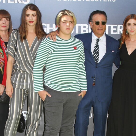 Andy Garcia avec sa famille - Célébrités lors de la première de Ghostbuster à Hollywood le 9 juillet 2016.