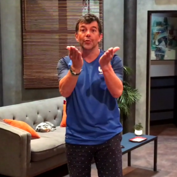 Stéphane Plaza est le supporter le plus maladroit des Bleus ! Juillet 2016.