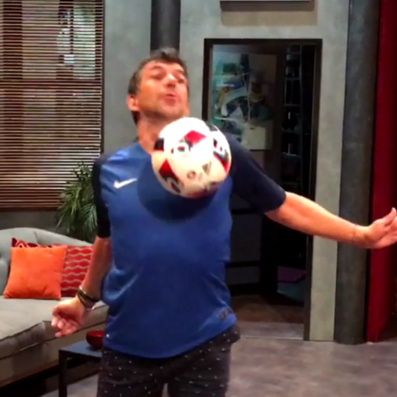 Stéphane Plaza est le supporter le plus maladroit des Bleus ! Juillet 2016.