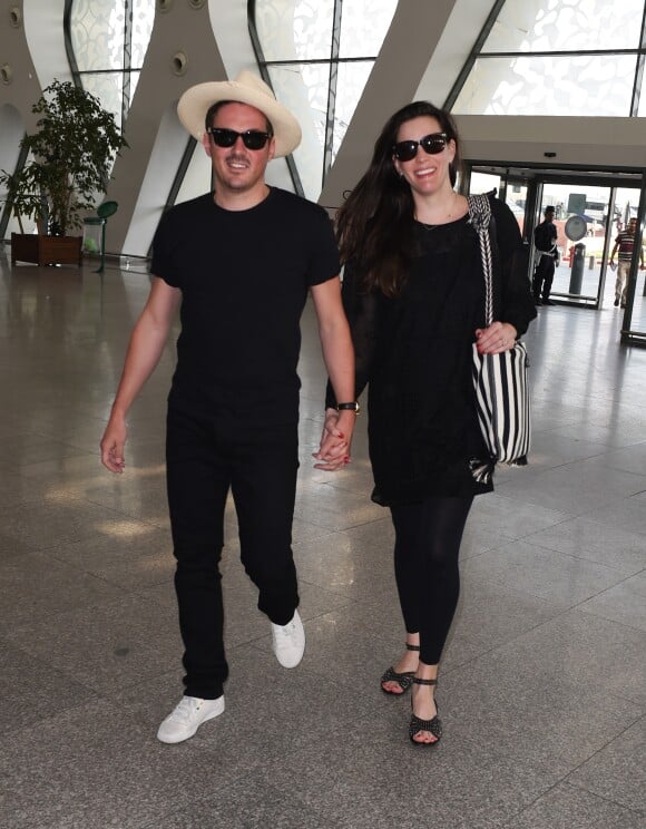 Liv Tyler et son compagnon Dave Gardner à l'aéroport de Marrakech après avoir célébré l'anniversaire de David Beckham (40 ans), le 3 mai 2015.
