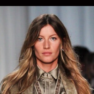 Gisele Bündchen défile pour Givenchy par Riccardo Tisci. Paris, octobre 2011.