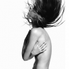Gisele Bündchen, mannequin topless pour Givenchy Jeans par Riccardo Tisci.