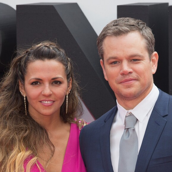 Matt Damon et sa femme Luciana Barroso arrivant à la 1ère avant-première européenne "Jason Bourne" au Odeon, Leicester Square à Londres, le 11 juillet 2016.