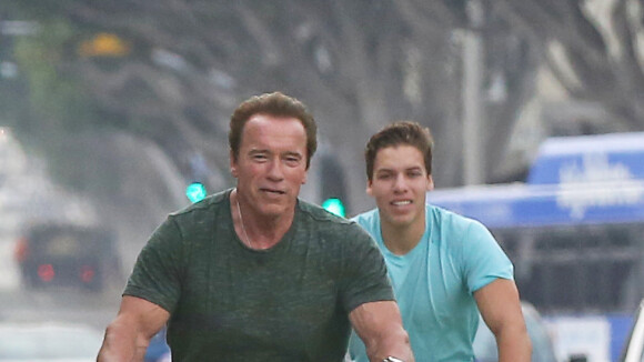 Arnold Schwarzenegger : Tout roule avec son fils illégitime Joseph, mini-sosie
