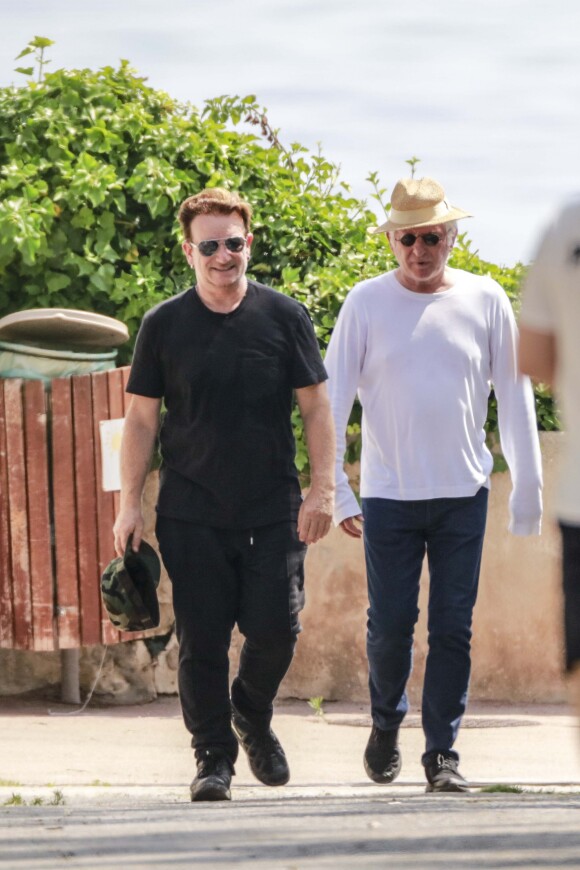 Bono et un ami à St Jean Cap Ferrat, le 5 juillet 2016.