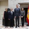 Le roi Felipe VI et la reine Letizia d'Espagne à l'ambassade de France à Madrid le 15 juillet 2016 pour présenter à l'ambassadeur Yves Saint-Geours leurs condoléances au lendemain de l'attentat de Nice.