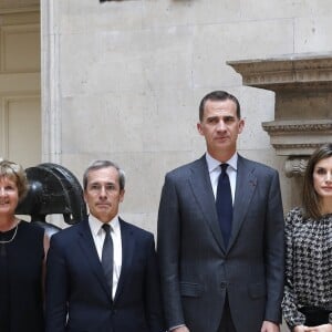 Le roi Felipe VI et la reine Letizia d'Espagne à l'ambassade de France à Madrid le 15 juillet 2016 pour présenter à l'ambassadeur Yves Saint-Geours leurs condoléances au lendemain de l'attentat de Nice.