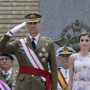 Le roi Felipe VI et la reine Letizia d'Espagne remettaient des diplômes à l'académie générale militaire à Zaragoza, le 14 juillet 2016.