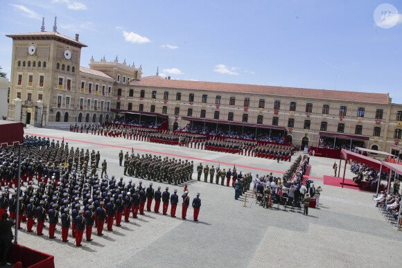 Le roi Felipe VI et la reine Letizia d'Espagne remettaient des diplômes à l'académie générale militaire à Zaragoza, le 14 juillet 2016.