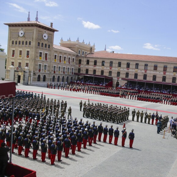 Le roi Felipe VI et la reine Letizia d'Espagne remettaient des diplômes à l'académie générale militaire à Zaragoza, le 14 juillet 2016.