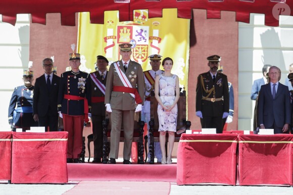 Le roi Felipe VI et la reine Letizia d'Espagne remettaient des diplômes à l'académie générale militaire à Zaragoza, le 14 juillet 2016.
