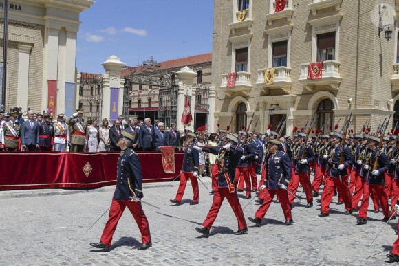 Le roi Felipe VI et la reine Letizia d'Espagne remettaient des diplômes à l'académie générale militaire à Zaragoza, le 14 juillet 2016.