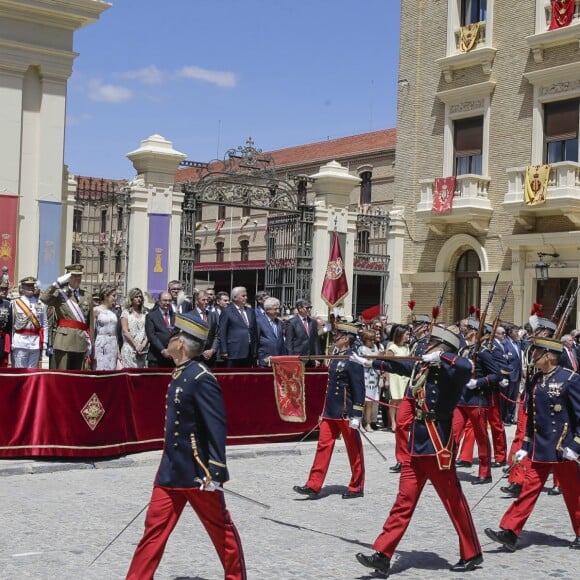 Le roi Felipe VI et la reine Letizia d'Espagne remettaient des diplômes à l'académie générale militaire à Zaragoza, le 14 juillet 2016.