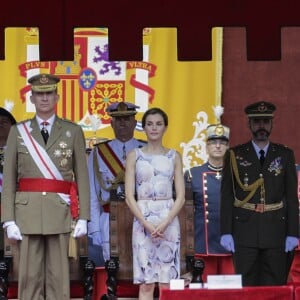 Le roi Felipe VI et la reine Letizia d'Espagne remettaient des diplômes à l'académie générale militaire à Zaragoza, le 14 juillet 2016.