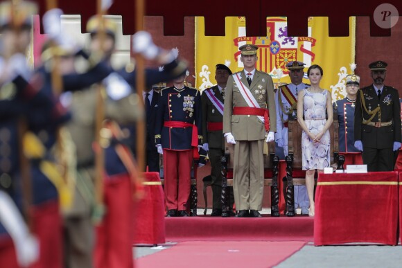 Le roi Felipe VI et la reine Letizia d'Espagne remettaient des diplômes à l'académie générale militaire à Zaragoza, le 14 juillet 2016.