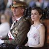 Le roi Felipe VI et la reine Letizia d'Espagne remettaient des diplômes à l'académie générale militaire à Zaragoza, le 14 juillet 2016.