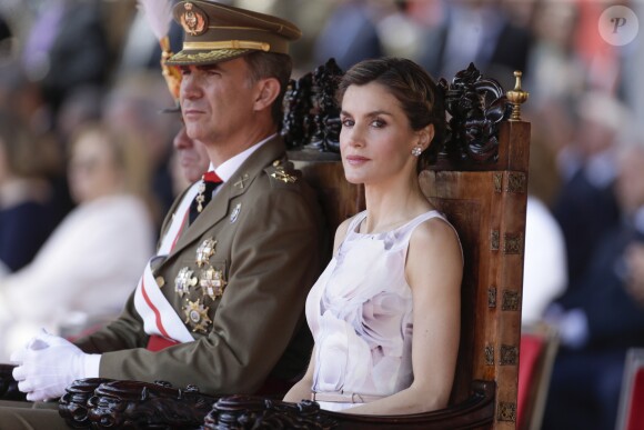 Le roi Felipe VI et la reine Letizia d'Espagne remettaient des diplômes à l'académie générale militaire à Zaragoza, le 14 juillet 2016.