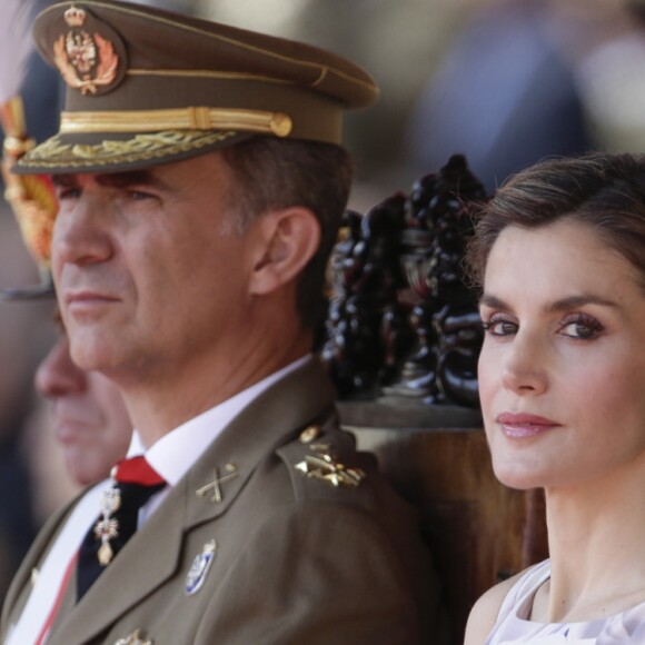 Le roi Felipe VI et la reine Letizia d'Espagne remettaient des diplômes à l'académie générale militaire à Zaragoza, le 14 juillet 2016.