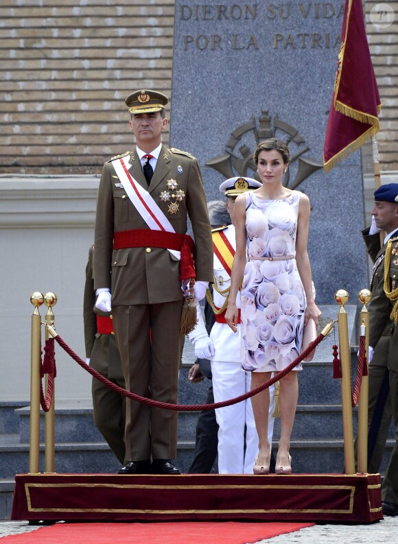 Le roi Felipe VI et la reine Letizia d'Espagne remettaient des diplômes à l'académie générale militaire à Zaragoza, le 14 juillet 2016.