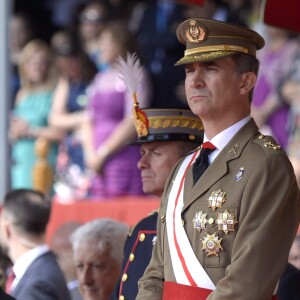 Le roi Felipe VI et la reine Letizia d'Espagne remettaient des diplômes à l'académie générale militaire à Zaragoza, le 14 juillet 2016.