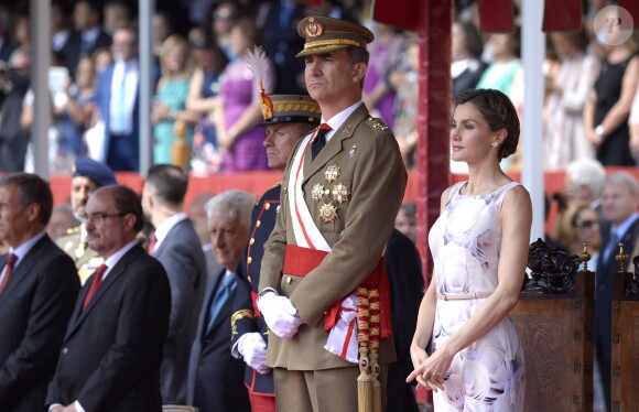 Le roi Felipe VI et la reine Letizia d'Espagne remettaient des diplômes à l'académie générale militaire à Zaragoza, le 14 juillet 2016.