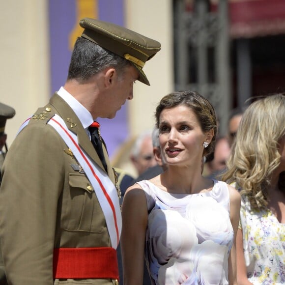 Le roi Felipe VI et la reine Letizia d'Espagne remettaient des diplômes à l'académie générale militaire à Zaragoza, le 14 juillet 2016.