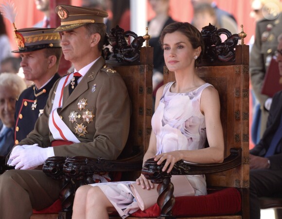 Le roi Felipe VI et la reine Letizia d'Espagne remettaient des diplômes à l'académie générale militaire à Zaragoza, le 14 juillet 2016.