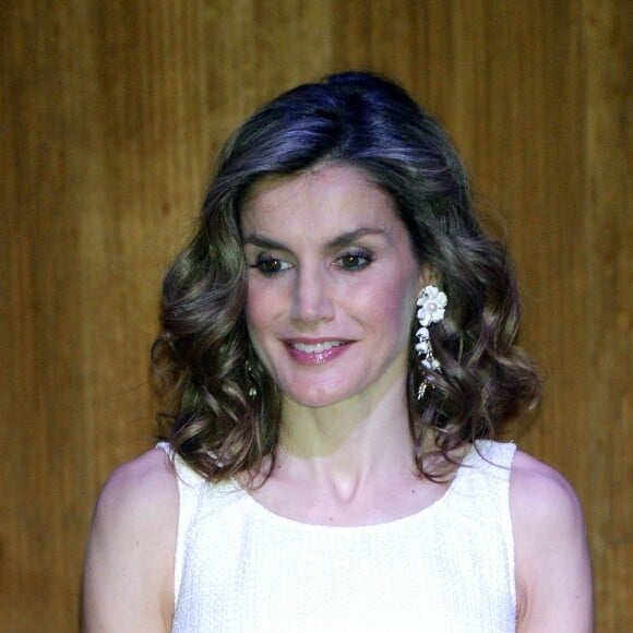 La reine Letizia d'Espagne remettait le 12 juillet 2016 le prix de la Fondation Espagne-Inde à Madrid.