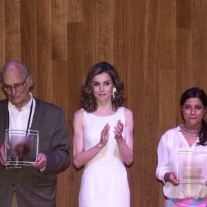 La reine Letizia d'Espagne remettait le 12 juillet 2016 le prix de la Fondation Espagne-Inde à Madrid.