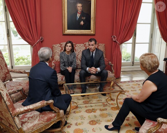 Le roi Felipe VI et la reine Letizia d'Espagne se sont rendus à l'ambassade de France à Madrid le 15 juillet 2016 pour présenter à l'ambassadeur Yves Saint-Geours leurs condoléances au lendemain de l'attentat de Nice.